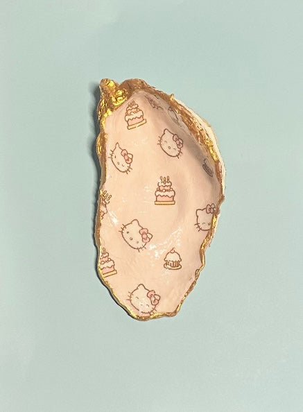 Hello kitty and cake oyster shell ring dish
