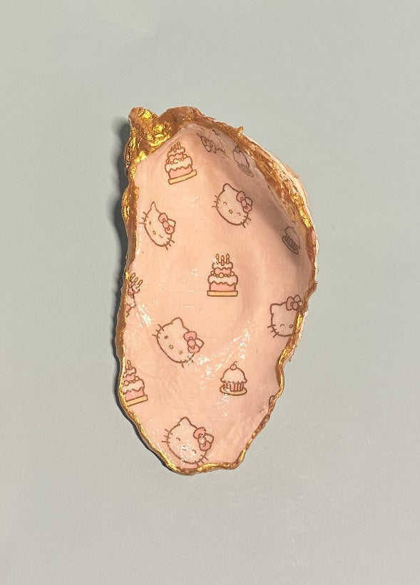 Hello kitty and cake oyster shell ring dish